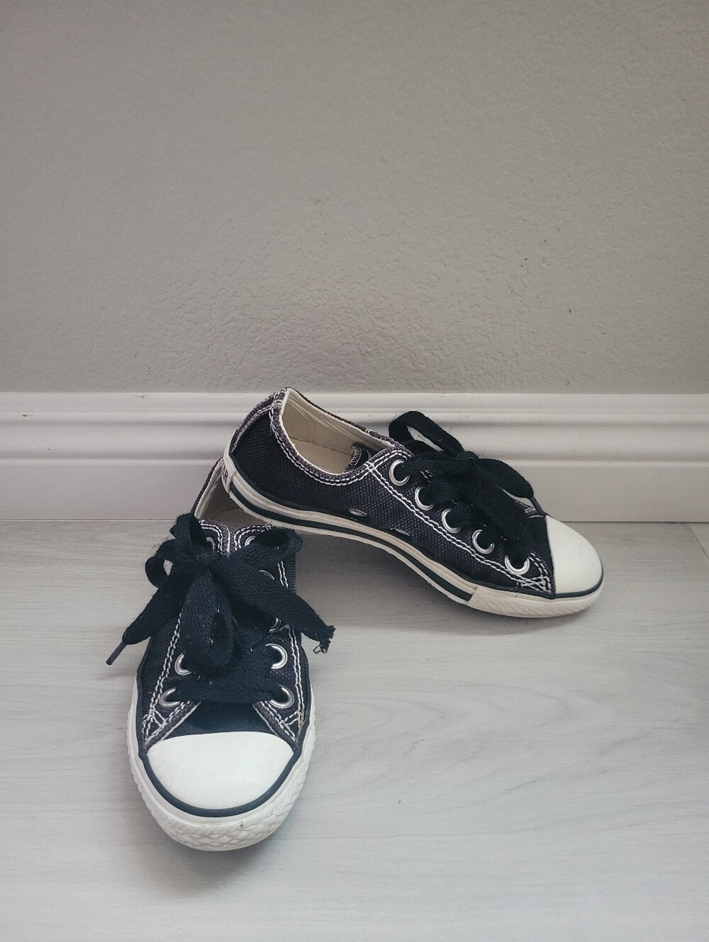 Converse All Star Chucks Black Canvas Low-Top Sneakers Size Size Womens 6